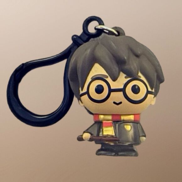 Harry Potter Gryffindor Scarf Blind Bag 3D Figural Keychain BackPack Buddy Clip - Picture 4 of 4
